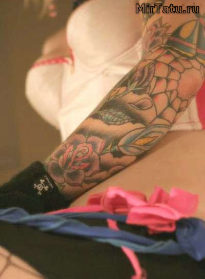 Женские татуировки - Цветы на руке